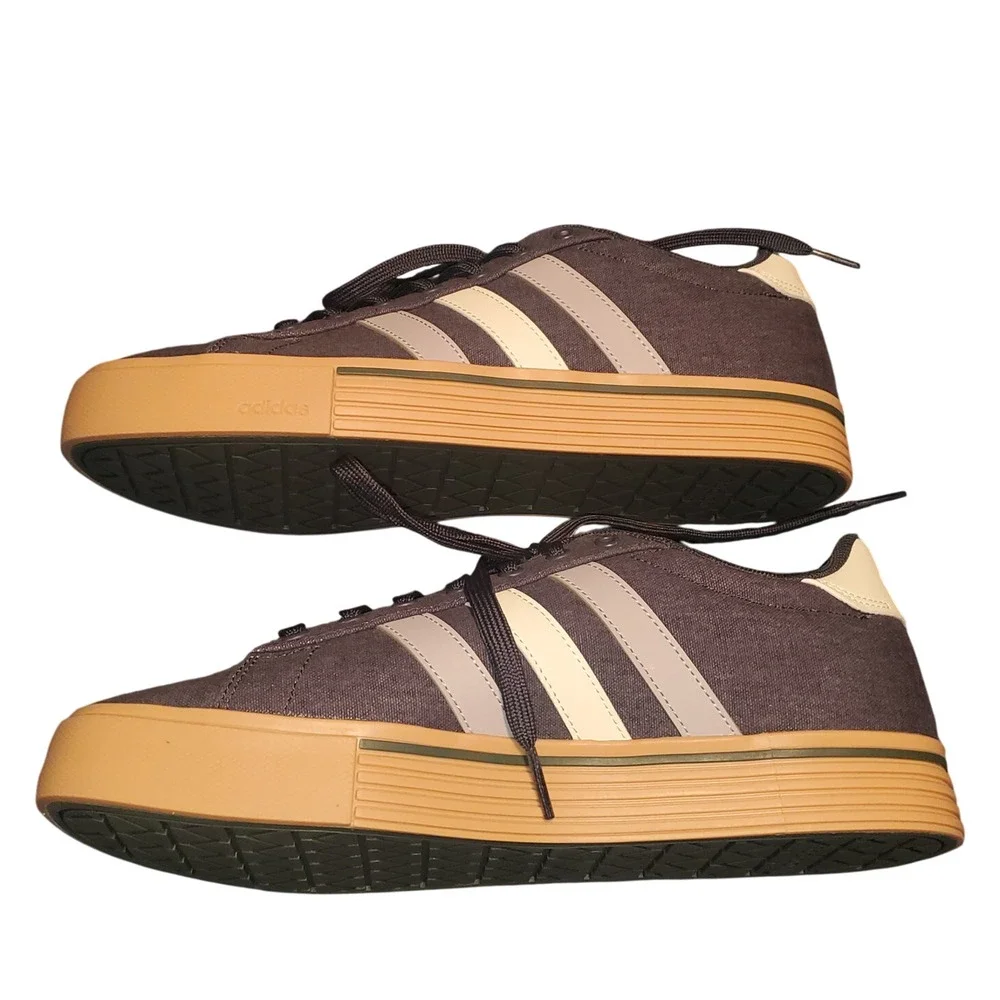 NEW Adidas Unisex Men Size 10, Women Size 11 Daily 4.0 Lace Up Casual Sneakers